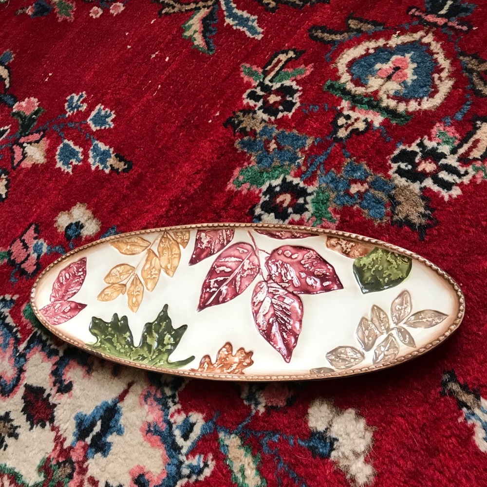 Long ceramic leaf dish